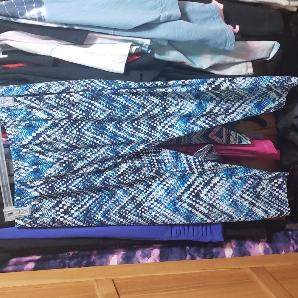 Large No Boundaries Blue Pattern Capri Leggings
